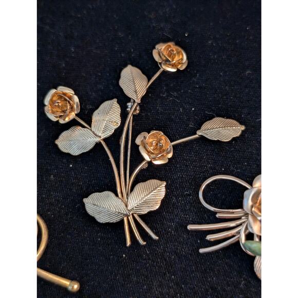 Lot of Six Vintage Gold Tone Rose Filigree Leaf Collage of Brooches - Picture 6 of 7